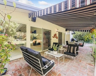 4363 Hayvenhurst Ave - Photo Thumbnail 7