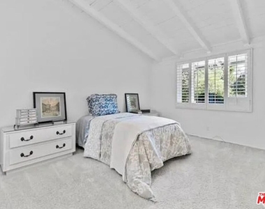 4363 Hayvenhurst Ave - Photo Thumbnail 38