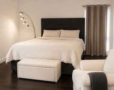 612 S Barrington Avenue - Photo Thumbnail 4