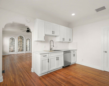 1815 Grace Avenue - Photo Thumbnail 5