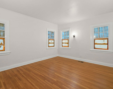 1815 Grace Avenue - Photo Thumbnail 14