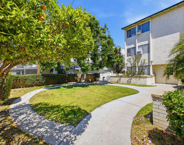 1337 S Hoover Street - Photo Thumbnail 15