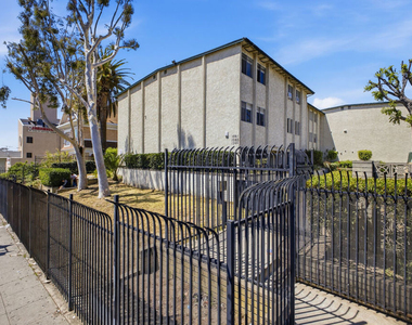 1337 S Hoover Street - Photo Thumbnail 16
