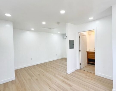 8111 Osage Avenue - Photo Thumbnail 3