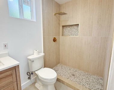 8111 Osage Avenue - Photo Thumbnail 5