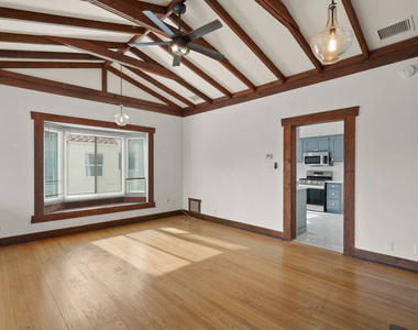 1821 Grace Avenue - Photo Thumbnail 16