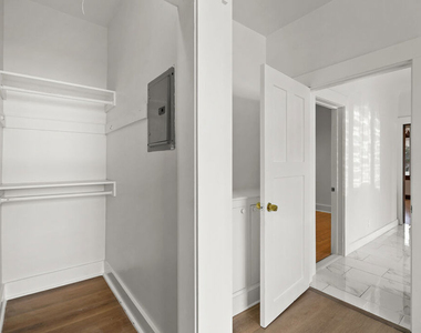 1821 Grace Avenue - Photo Thumbnail 38