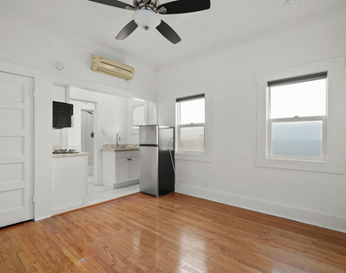 1821 Grace Avenue - Photo Thumbnail 26