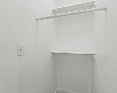 1821 Grace Avenue - Photo Thumbnail 32