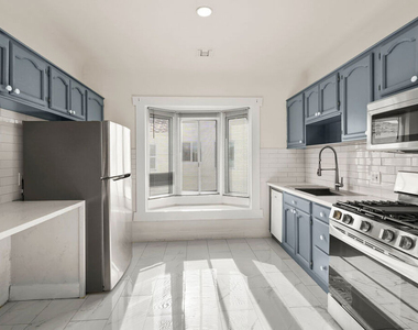 1821 Grace Avenue - Photo Thumbnail 7