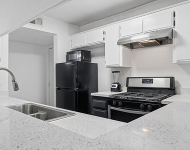 11015 Morrison Street - Photo Thumbnail 4
