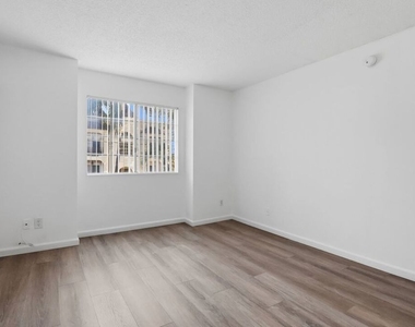 11015 Morrison Street - Photo Thumbnail 24