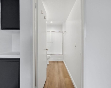 11015 Morrison Street - Photo Thumbnail 28