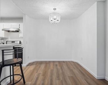 11015 Morrison Street - Photo Thumbnail 12