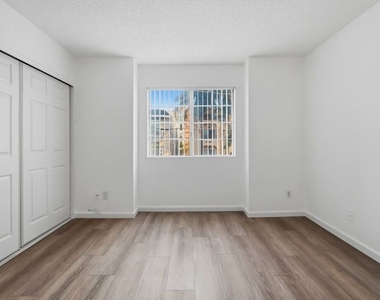 11015 Morrison Street - Photo Thumbnail 23