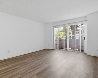 11015 Morrison Street - Photo Thumbnail 17