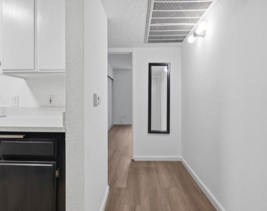 11015 Morrison Street - Photo Thumbnail 5