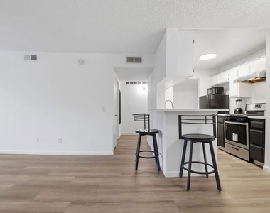11015 Morrison Street - Photo Thumbnail 15