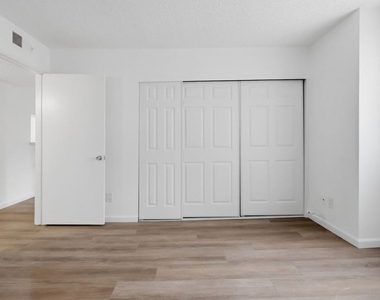 11015 Morrison Street - Photo Thumbnail 25