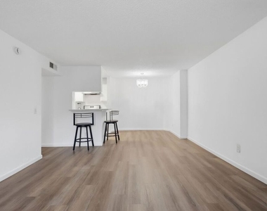 11015 Morrison Street - Photo Thumbnail 13