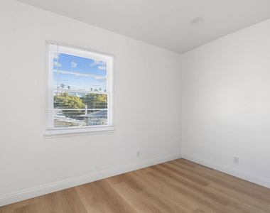 814 3rd Street - Photo Thumbnail 8