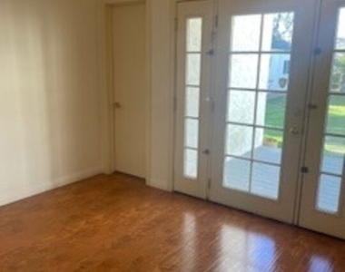 2311 Malcolm Avenue - Photo Thumbnail 9