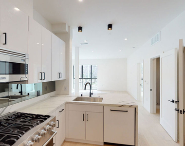 105 S Doheny Drive - Photo Thumbnail 11