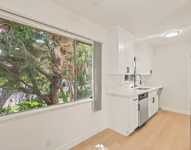 11825 Iowa Avenue - Photo Thumbnail 7