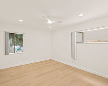 11825 Iowa Avenue - Photo Thumbnail 16
