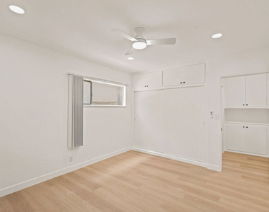11825 Iowa Avenue - Photo Thumbnail 15