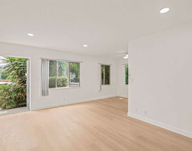 11825 Iowa Avenue - Photo Thumbnail 3