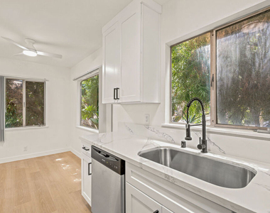 11825 Iowa Avenue - Photo Thumbnail 9