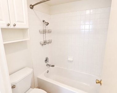 525 S Ardmore Avenue - Photo Thumbnail 4