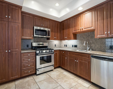 851 N San Vicente Boulevard - Photo Thumbnail 21