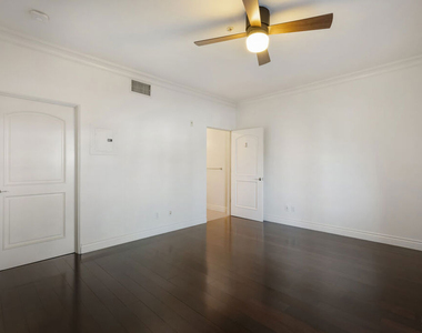 851 N San Vicente Boulevard - Photo Thumbnail 25