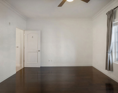 851 N San Vicente Boulevard - Photo Thumbnail 23