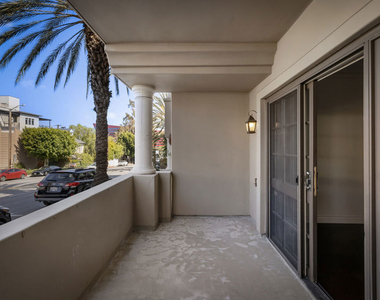 851 N San Vicente Boulevard - Photo Thumbnail 14