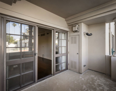 851 N San Vicente Boulevard - Photo Thumbnail 15