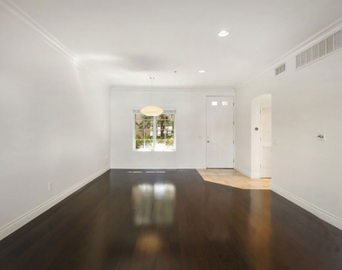 851 N San Vicente Boulevard - Photo Thumbnail 11