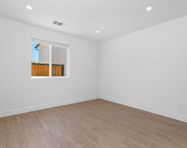345 Genoa Street - Photo Thumbnail 23