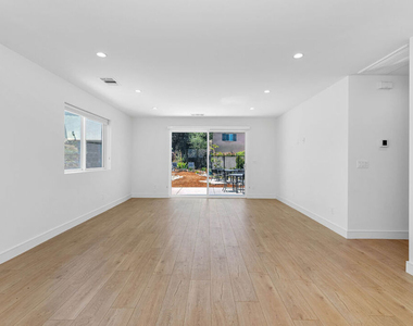 345 Genoa Street - Photo Thumbnail 8