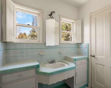 1063 Selby Avenue - Photo Thumbnail 12