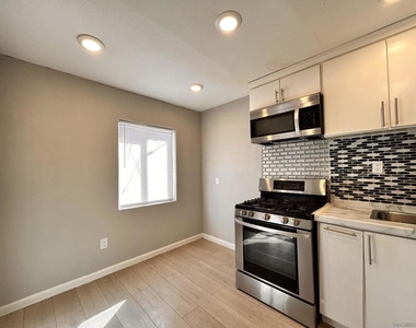 209 E Orange Ave - Photo Thumbnail 4