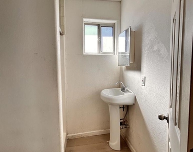 209 E Orange Ave - Photo Thumbnail 7