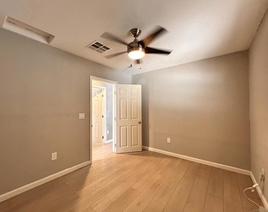 209 E Orange Ave - Photo Thumbnail 5