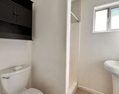 209 E Orange Ave - Photo Thumbnail 8