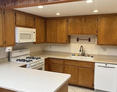 636 Malaga Court - Photo Thumbnail 8