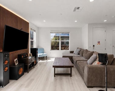 122 Red Brick Drive - Photo Thumbnail 4