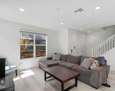 122 Red Brick Drive - Photo Thumbnail 3