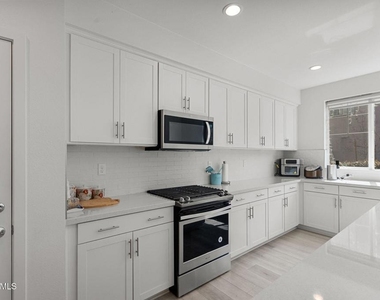 122 Red Brick Drive - Photo Thumbnail 12